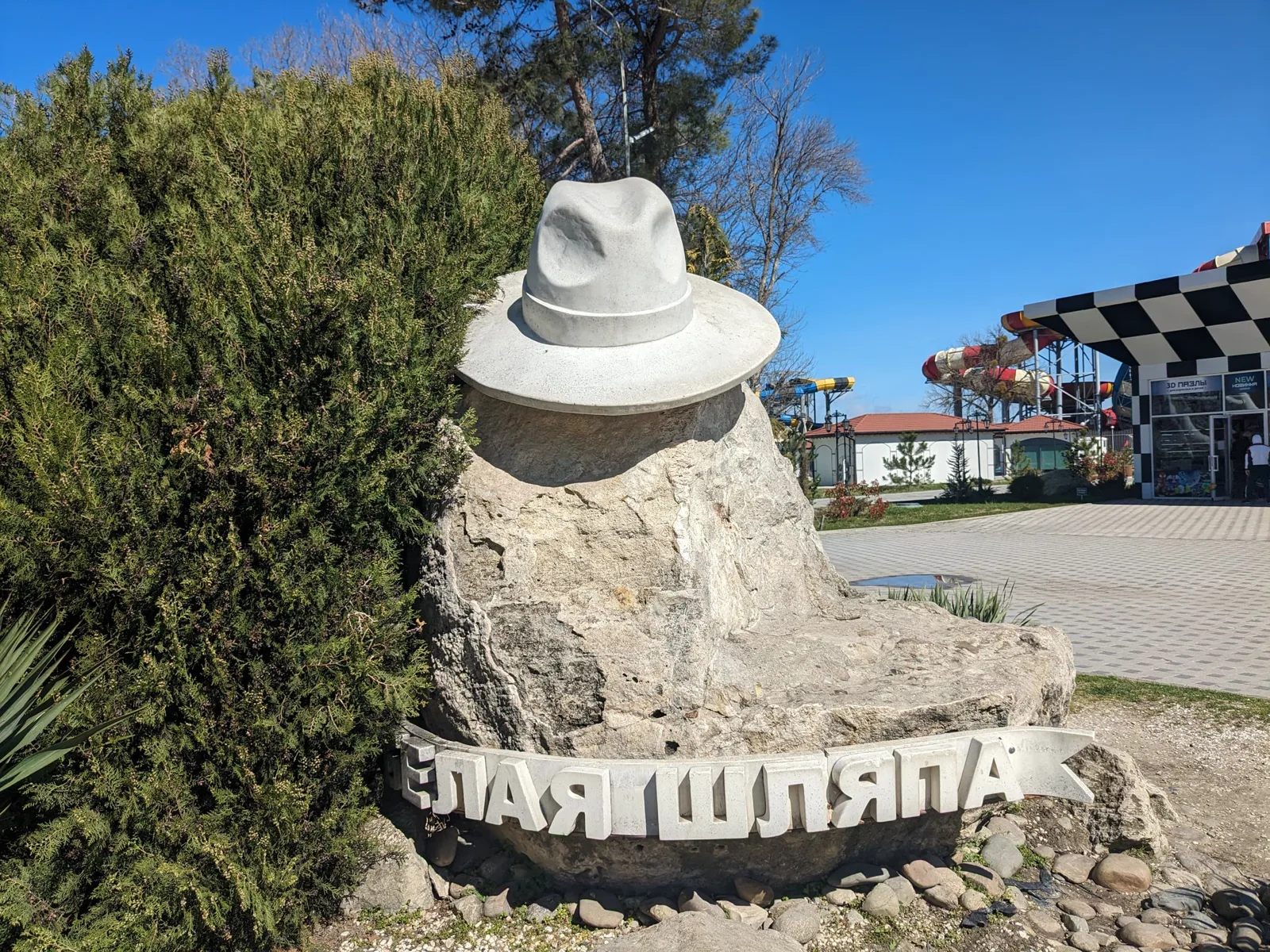 По Анапе с гидом в шляпе
